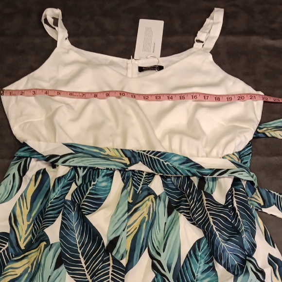 NWT. BloomChic White/Blue Tropical Leaf Print and White Cami Romper Side Tie - Picture 10 of 12